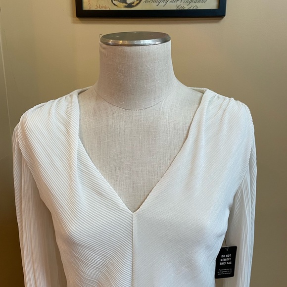 NWT Express Cream Colored Balloon Sleeve Bodysuit Size Large - Picture 2 of 3